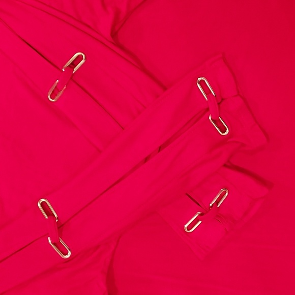 Trendy Cable & Gauge Red Long Sleeve w/ Gold Metal Accents Along Sleeve Shirt L - Picture 2 of 8